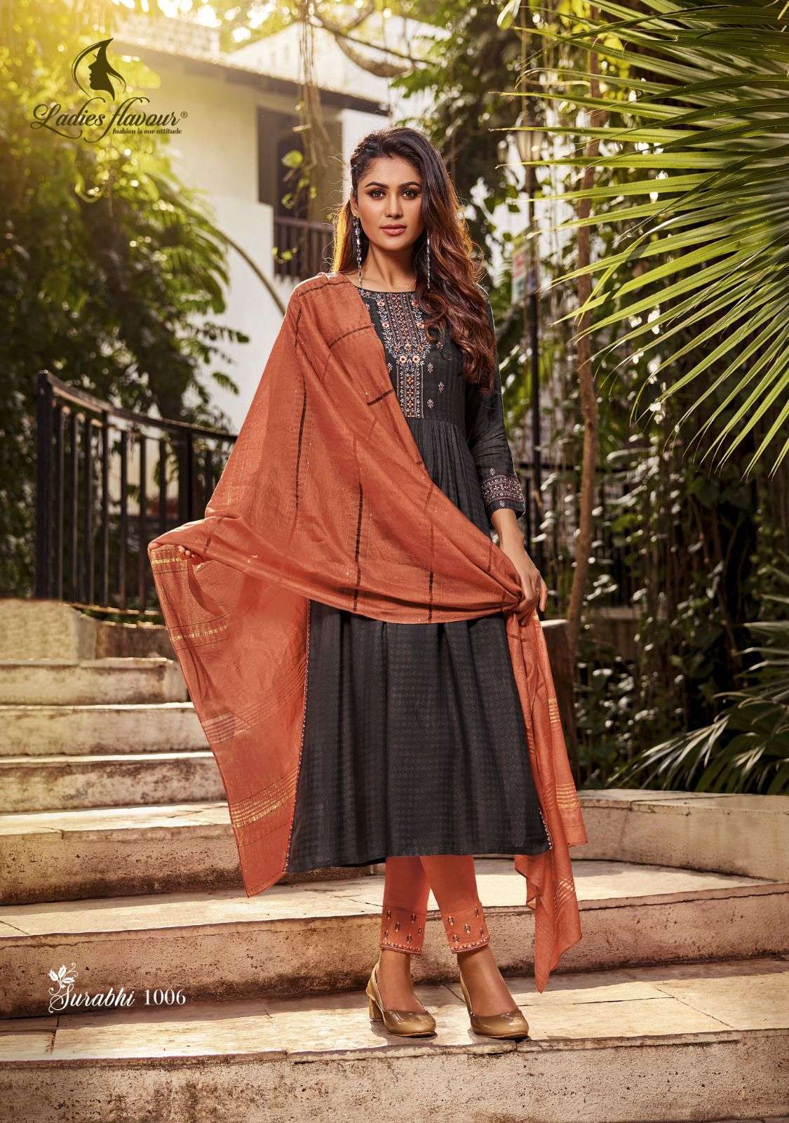 surabhi-by-ladies-flavour-readymade-weaving-butti-kurti-with-bottom-and-dupatta-1-2023-04-11_12_38_46