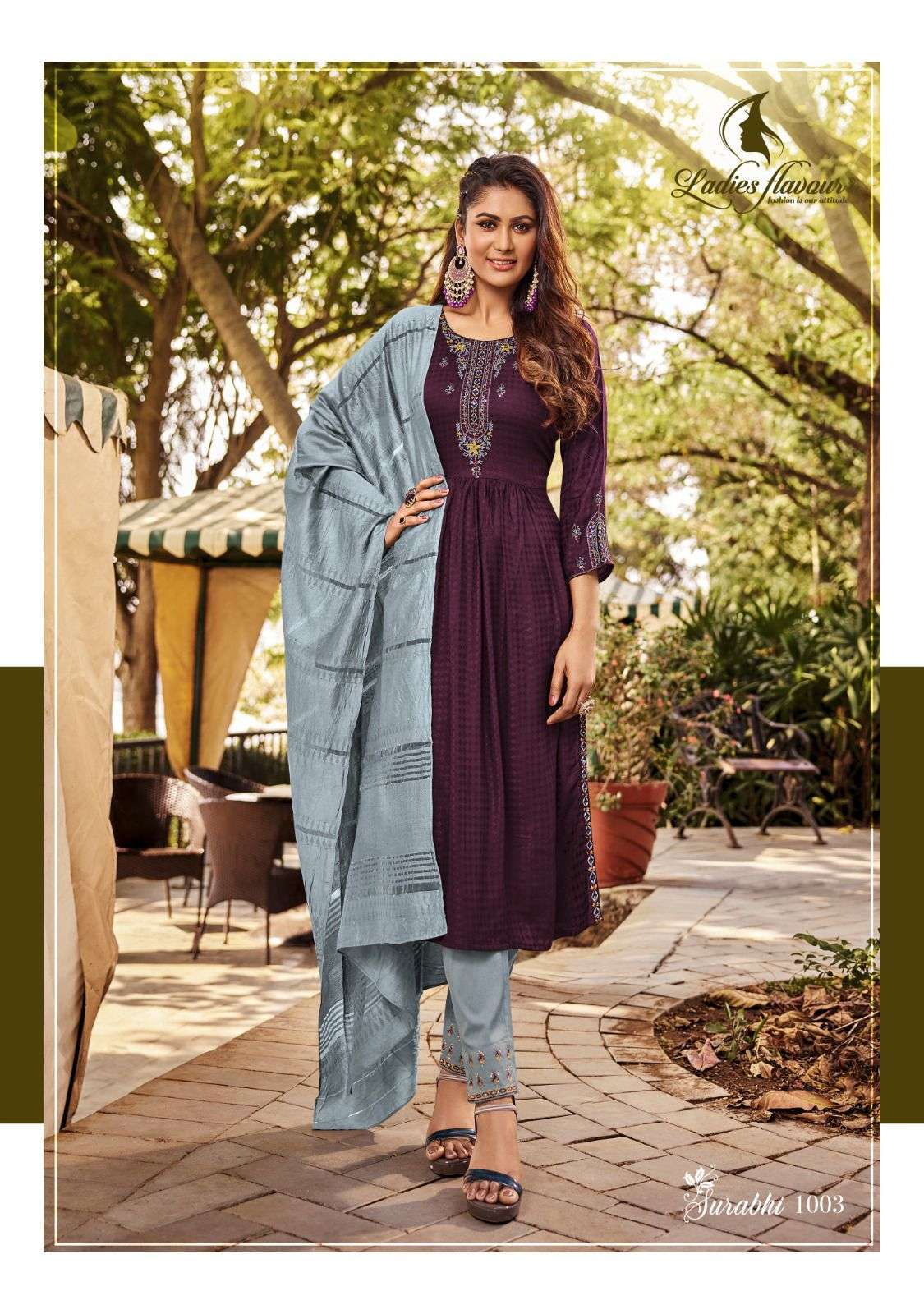surabhi-by-ladies-flavour-readymade-weaving-butti-kurti-with-bottom-and-dupatta-11-2023-04-11_12_38_46