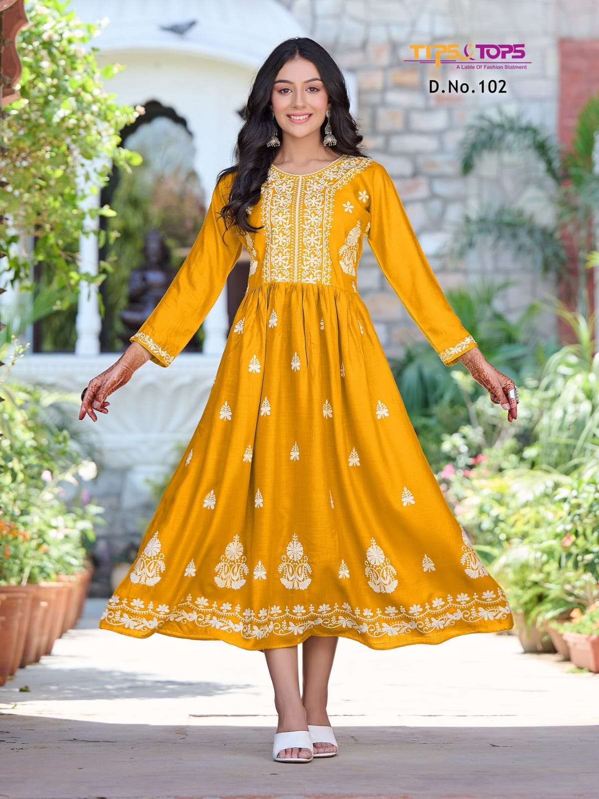 tips-tops-present-lakhnavi-cotton-thread-embroidered-designer-kurti-1-2023-04-24_15_33_41