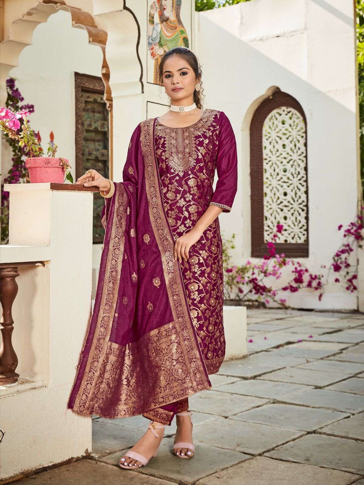 vitara-fashion-mastani-dola-viscose-gorgeous-look-top-pent-with-dupatta-catalog-11